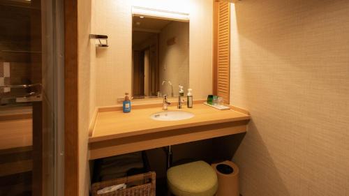 Twin Room with Tatami Area and Shower - Non-Smoking