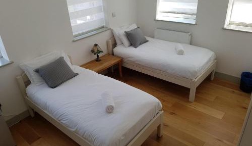 Twin Room with Shower