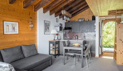 Apartment with Mountain View