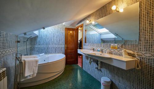 Double Room with Spa Bath