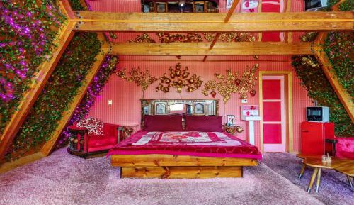 King Room with Mountain View