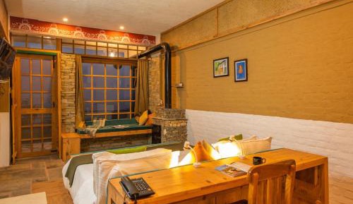 Deluxe Room (2 Adults + 1 Child)