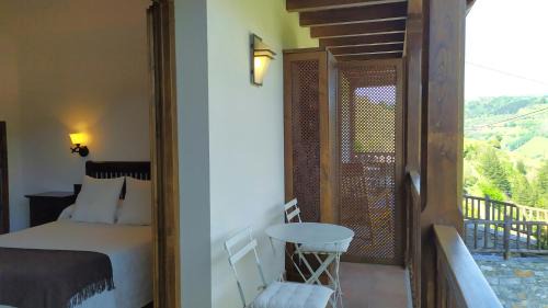 Apartment with Mountain View