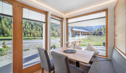 Superior One-Bedroom Apartment