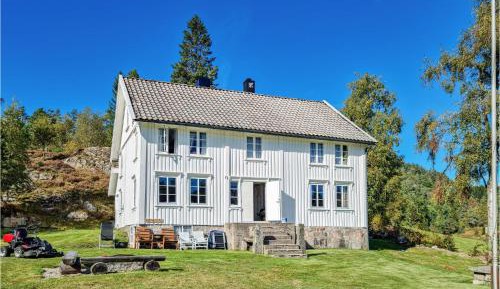 Three-Bedroom Holiday Home 