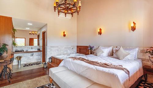 Queen Room with Spa Bath