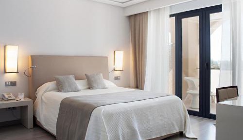 Superior Double Room (2 Adults + 1 Child)