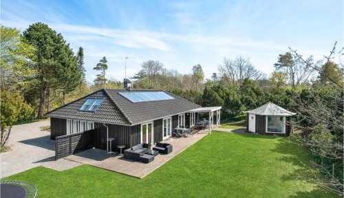 Three-Bedroom Vacation Home 