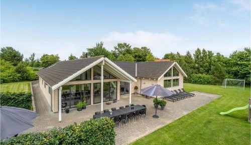 Seven-Bedroom Holiday Home