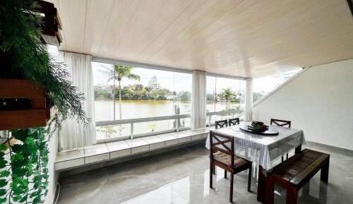 Apartment with Lake View