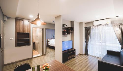 Deluxe Queen Suite
