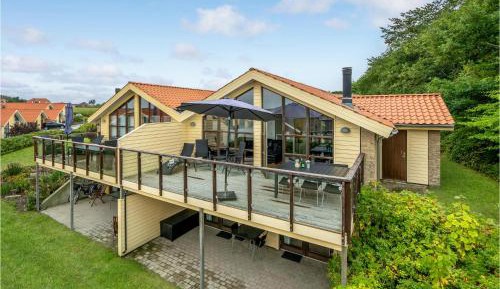 Three-Bedroom Holiday Home 
