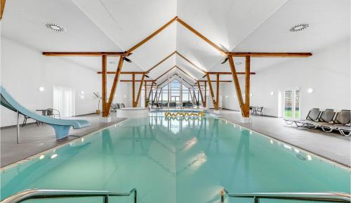 Sixteen-Bedroom Holiday home