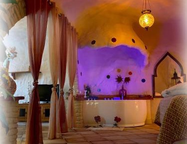 Queen Suite with Spa Bath