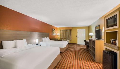 Queen Room with Two Queen Beds and Sofa Bed - Non-Smoking