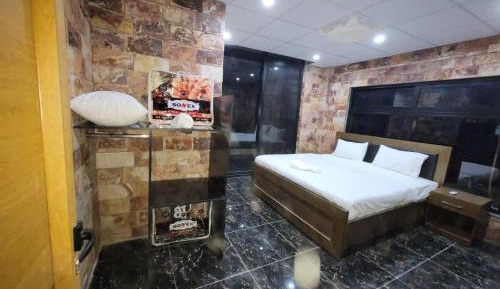 Deluxe Double Room (2 Adults + 1 Child)