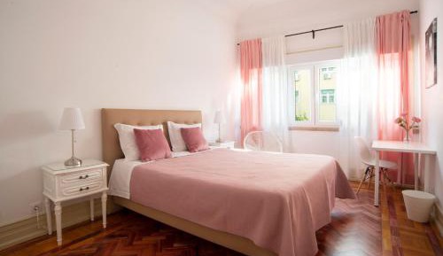 Queen Room with Shared Bathroom