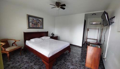Standard Queen Room