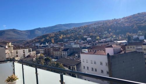 Apartment with Mountain View