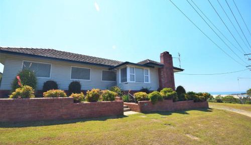 Three-Bedroom Holiday Home 