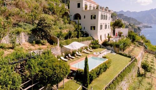 Nine-Bedroom Villa