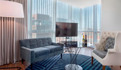 Cool Corner King, Guest room, 1 King, Corner room