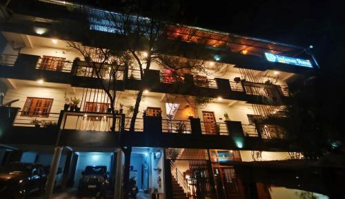 Deluxe Double Room (2 Adults + 1 Child)