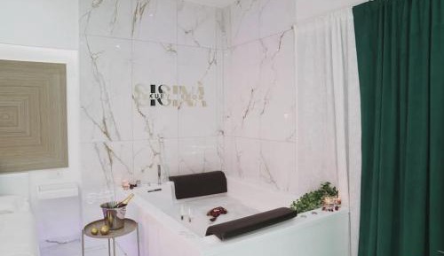 King Room with Spa Bath