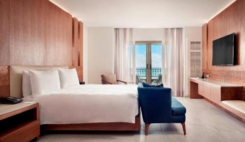 Caribbean Suite, 1 Bedroom Suite, 1 King, Sofa bed, Balcony