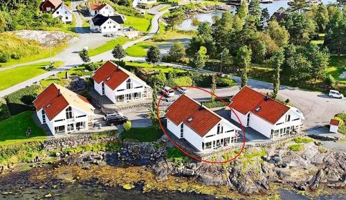 Five-Bedroom Holiday Home