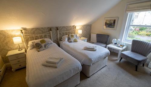 Twin Room with Private Bathroom