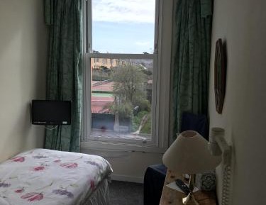 Small Single with Ensuite Bathroom