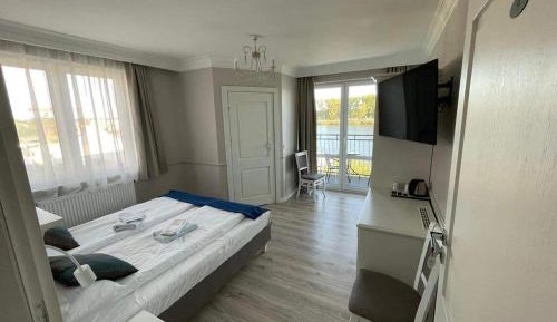 Double or Twin Room with Partial Sea View