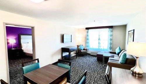 King Suite - Non-Smoking