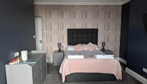 Family Room (2 Adults + 1 Child)