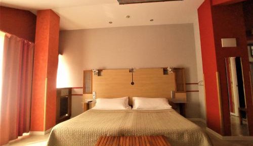 Suite with Mountain View