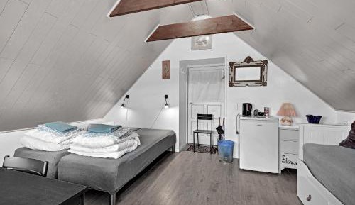 Double Room with Terrace and Shared Bathroom