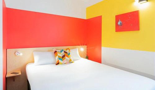 Pure Room with One Double Bed