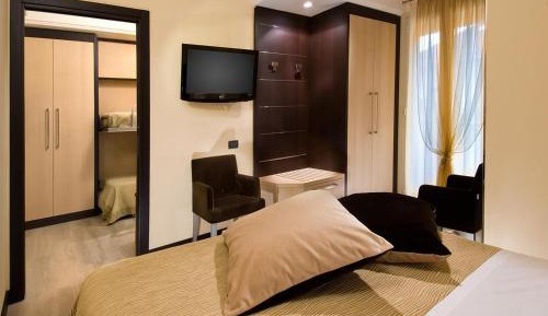 Family Room (2 Adults + 2 Children)