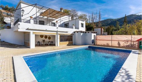 Three-Bedroom Vacation Home 