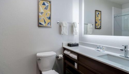 Queen Suite with Two Queen Beds and Sofa bed - Non Smoking/Upper floor