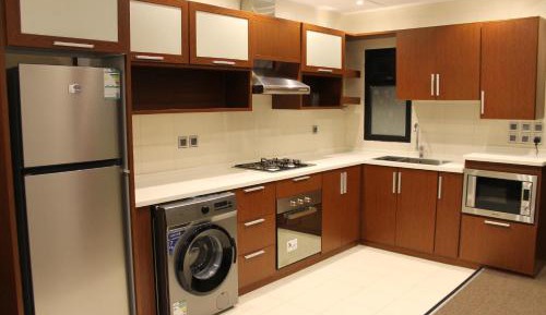 Three-Bedroom Apartment with Mountain View