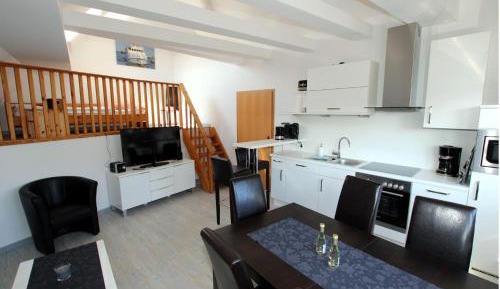 Two-Bedroom Apartment with Shower 