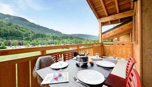 Two-Bedroom Family Apartment 6 People with Mountain View