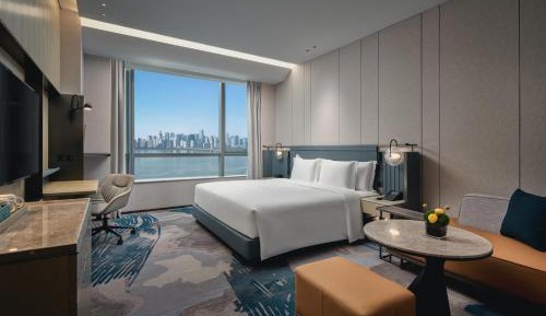 Standard King Room with River View - Lounge Access