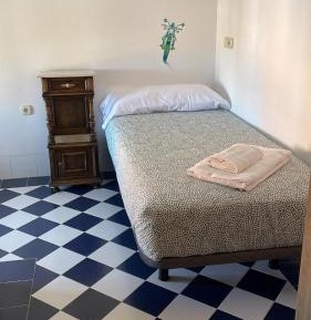 Single Room with Shared Shower and Toilet