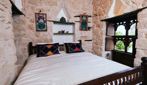 Standard Double Room with Shared Bathroom