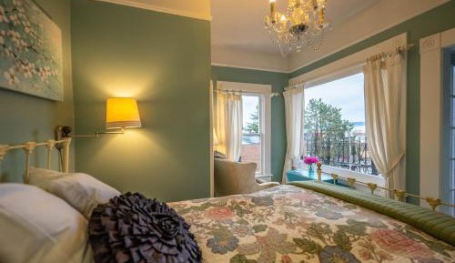 Queen Room with Balcony