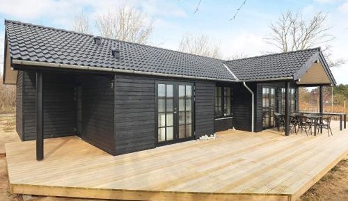 Three-Bedroom Vacation Home 