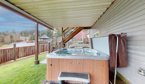 Five Bedroom Holiday Home